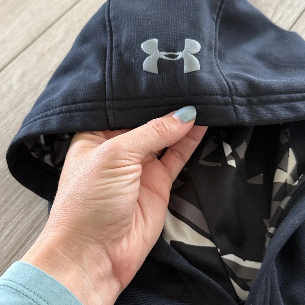 Under Armour Black and Gray Boys Pullover Hoodie Large